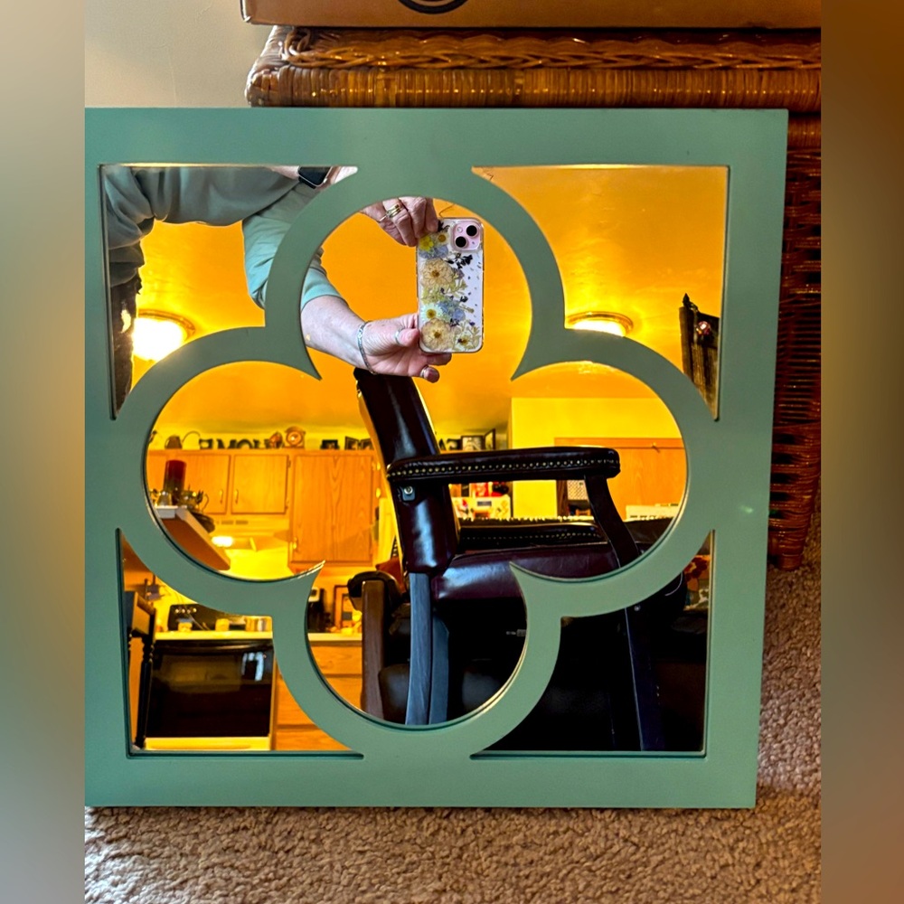 Gorgeous decorative Mirror wall hanging NWT